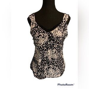 White House/ Black Market size L